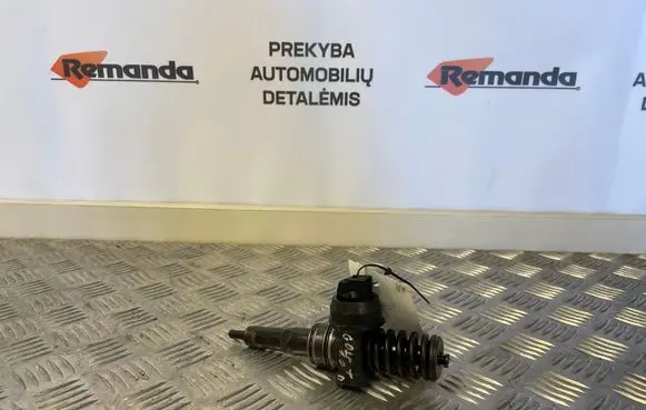 Volkswagen Golf Plus Fuel injector 038130073BN