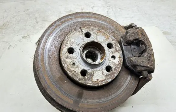 Volkswagen Polo Front wheel hub