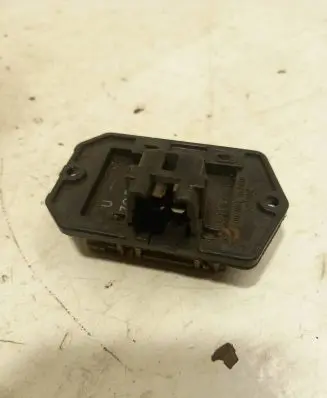 Mitsubishi Pajero Heater blower motor/fan resistor obg364