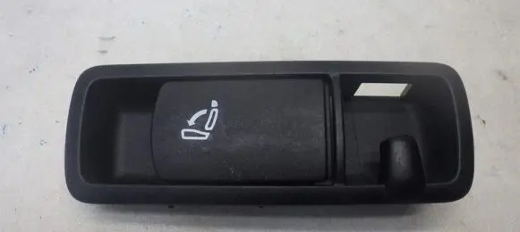 Audi A3 S3 8P Tie down hook / loop 