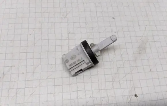 Skoda Octavia Mk2 (1Z) Interior temperature sensor 1K0907543A