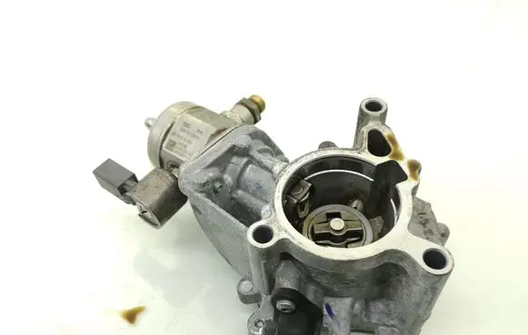 Volkswagen PASSAT B7 USA Fuel injection high pressure pump 06K145100J 06A127026B 0261520360