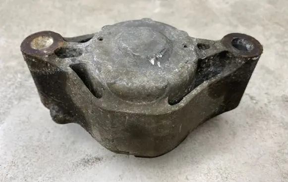 Toyota Prius (XW20) Engine mount bracket 