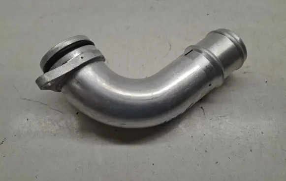 Porsche Cayenne (9Y0 9Y3) Engine coolant pipe/hose 06M121137AE