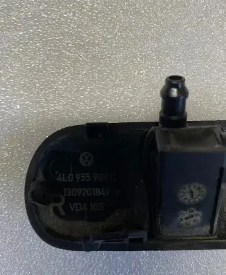 Windshield washer spray nozzle
