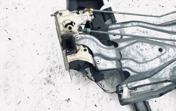 Renault Laguna I Rear door lock
