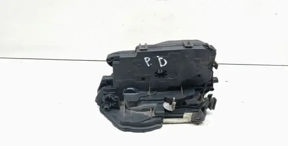 BMW 1 E82 E88 Front door lock 7229470