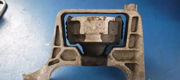 Mazda 3 I Engine mount vacuum valve 