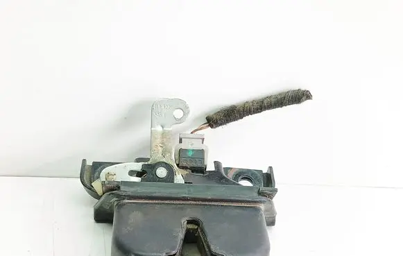 Audi A3 S3 8L Tailgate/trunk/boot lock/catch/latch 8L0827505E