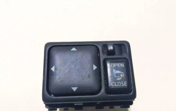 Nissan Pathfinder R51 Wing mirror switch 060522