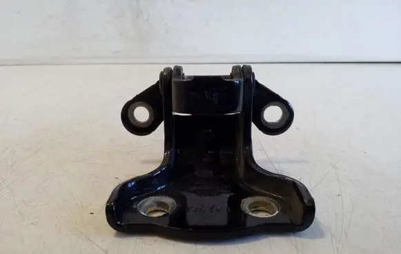 Chevrolet Captiva Rear door upper hinge A047587