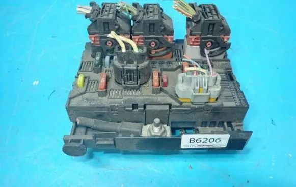 Citroen C4 I Picasso Fuse module 9664055680 BSML08