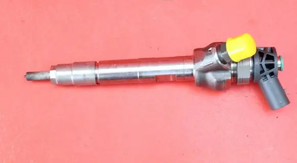 Toyota Avensis T270 Fuel injector 8514146