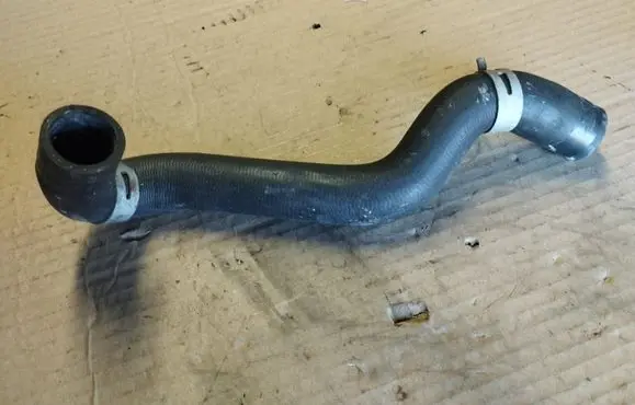 Nissan Note (E11) Engine coolant pipe/hose