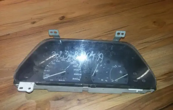 Mazda 323 Speedometer (instrument cluster) bs06a