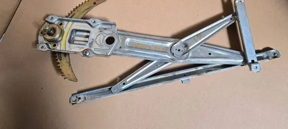 Suzuki Ignis Front door manual window regulator 8344086G00
