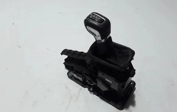 Volvo S90, V90 Gear shifter/selector 31437769