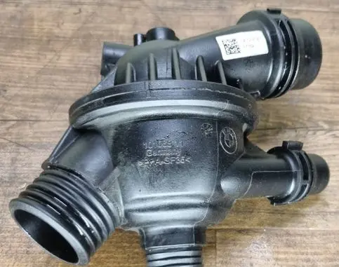 BMW 3 E90 E91 Thermostat/thermostat housing 7552403
