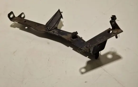 Audi A4 S4 B8 8K Fender mounting bracket 8K0821135C 8K0821135