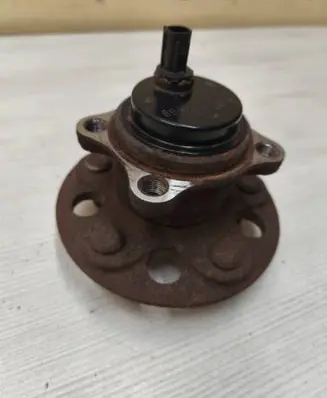 Toyota C-HR I Rear wheel hub 89544F4010
