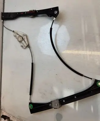 Volkswagen Golf Plus Front door window regulator with motor 423131