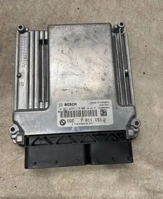 BMW 3 E92 E93 Engine control unit/module 0281015130 7811151