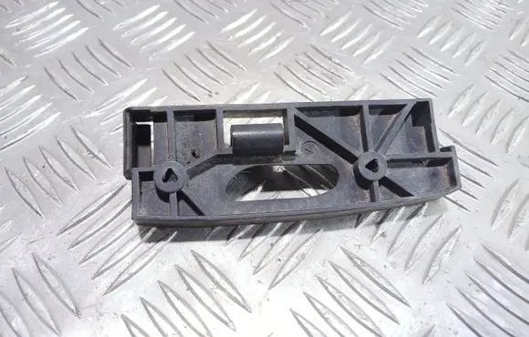 Ford Kuga I Front bumper mounting bracket M738A