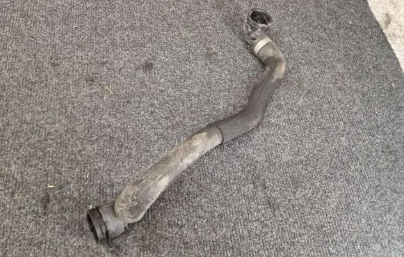 Mercedes-Benz GLC X253 C253 Engine coolant pipe/hose A2135017400