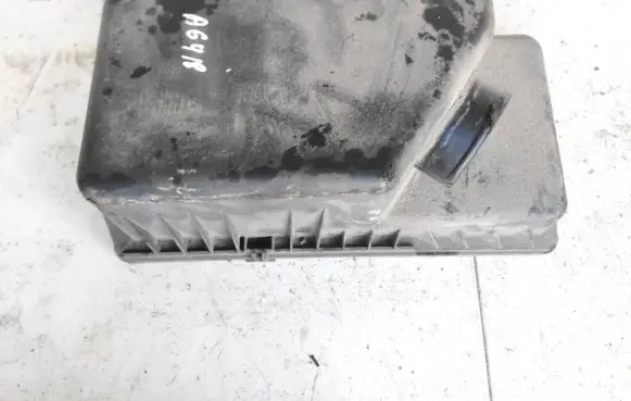KIA Carens I Air filter box 0k2kb13320