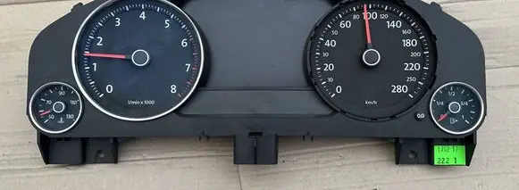 Volkswagen Touareg II Speedometer (instrument cluster) 7P6920883
