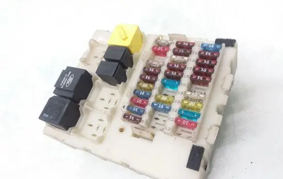 Ford Focus Fuse module 98AG14N089AA F0AB14B192AA F57B14B192AA