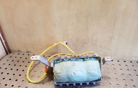Toyota Land Cruiser (J120) Passenger airbag
