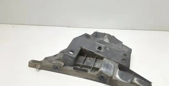 Front bumper mounting bracket
