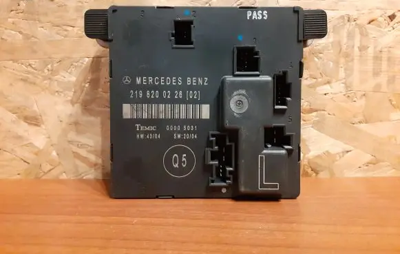 Mercedes-Benz CLS C219 Door control unit/module 1356 2198200226