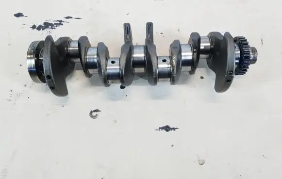 Volkswagen PASSAT B8 Crankshaft 