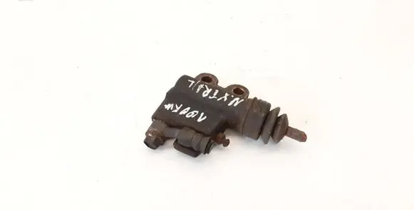 Nissan X-Trail T30 Clutch slave cylinder 