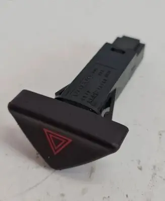 Volvo V70 Hazard light switch 9441045 02W165