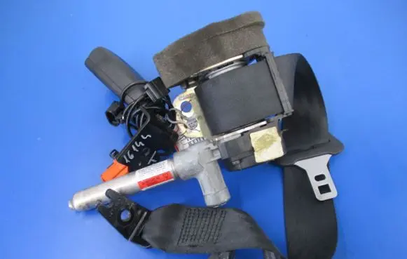 Volvo C30 Front seatbelt