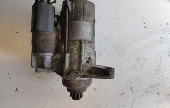 Volkswagen Golf V Starter motor 02Z911023H