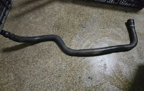 BMW 7 E38 Engine coolant pipe/hose 11531438632