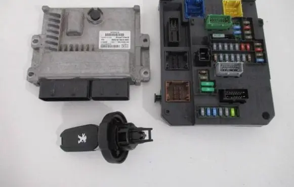 Peugeot 308 Engine ECU kit and lock set 9814826280 9809447980 9806687880
