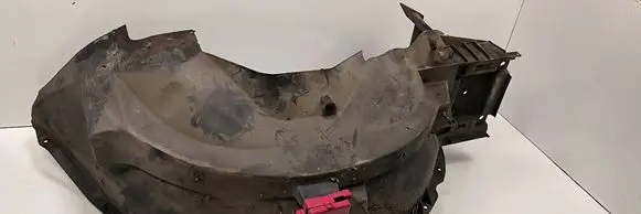 Front wheel arch liner splash guards