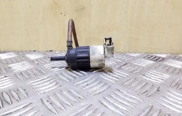 Opel Frontera B Windscreen/windshield washer pump