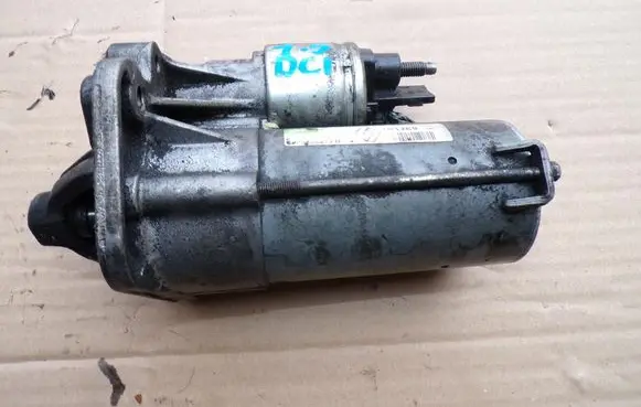 Renault Megane III Starter motor 8200836473B
