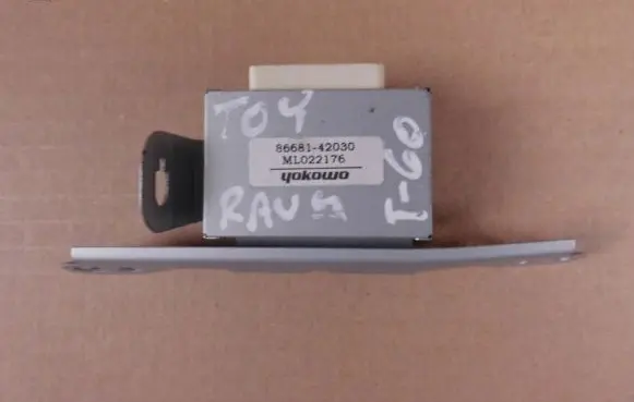 Toyota RAV 4 (XA50) Aerial antenna amplifier 8668142030