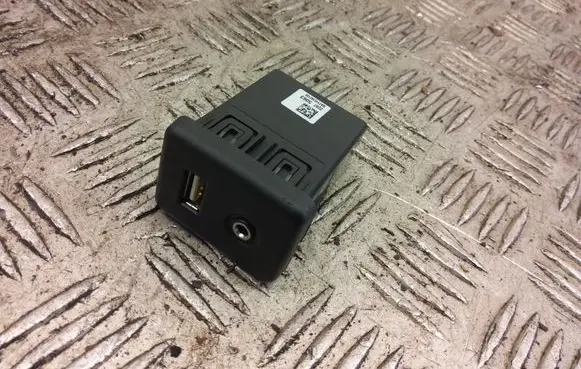 Opel Insignia A USB socket connector 22875063