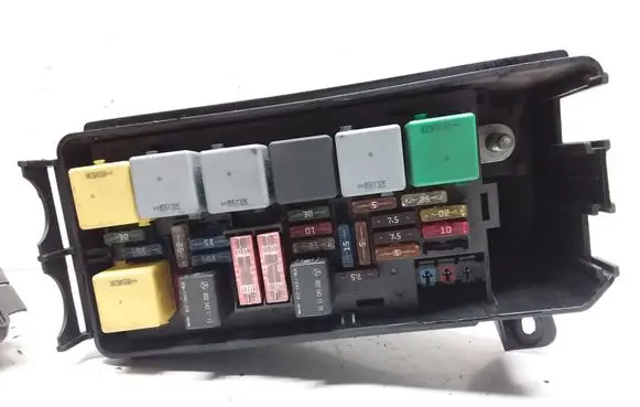 Mercedes-Benz ML W164 Fuse module A1645400672