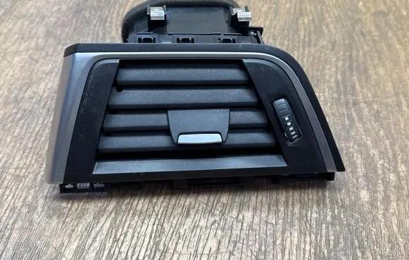BMW 4 F32 F33 Dashboard side air vent grill/cover trim 9346226 530835