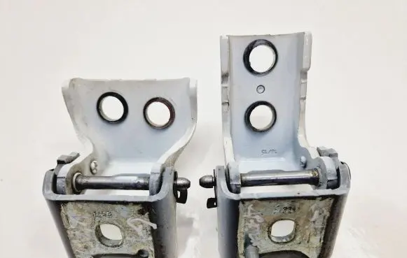 Rear door hinge set