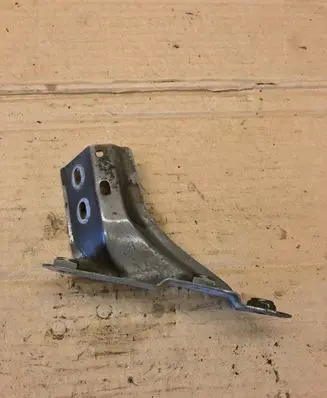 Volkswagen Polo V 6R Fender mounting bracket 6R0821141A